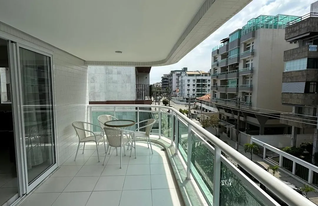 Apartamento 3 Quartos em Frente à Praia do Forte-1