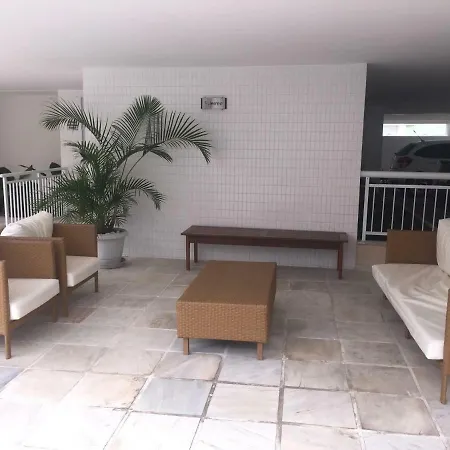Apartamento 3 Quartos em Frente à Praia do Forte-3